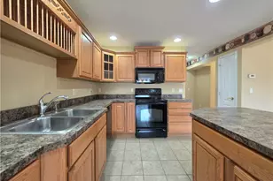 2245 Jeannette Ln, Forks Twp, PA 18040 - Photo 9