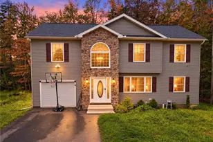 425 Scotch Pine Dr, Pocono Summit, PA 18346 - Photo 1