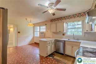 1442 Colgate Dr, Bethlehem City, PA 18017 - Photo 9