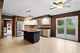 5538 Heather Ln, South Whitehall Township, PA 18069 - Photo 7