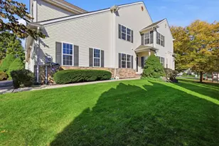 37 Cobblestone Dr, Palmer Twp, PA 18045 - Photo 3