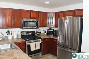 6869 Hunt Dr, Lower Macungie Township, PA 18062 - Photo 17
