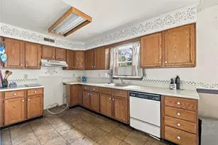 703 Broad St, Hilltown, PA 18944 - Photo 17