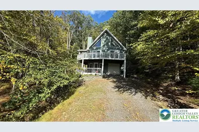 300 Brentwood Drive, Bushkill, PA 18324 - Photo 1