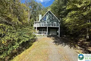 300 Brentwood Dr, Bushkill, PA 18324 - Photo 1
