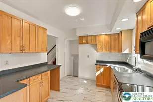 2102 W Fairview St, Allentown City, PA 18104 - Photo 9
