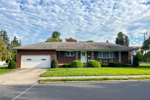 525 Linden Ave, Hellertown Boro, PA 18055 - Photo 1
