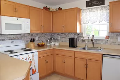 1785 Chateau Place #D, Bethlehem Township, PA 18045 - Photo 3
