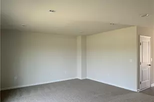 8203 Brodie Ct, Upper Macungie Township, PA 18031 - Photo 5