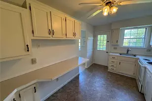 5661 Greens Dr, Lower Macungie Township, PA 18106 - Photo 11
