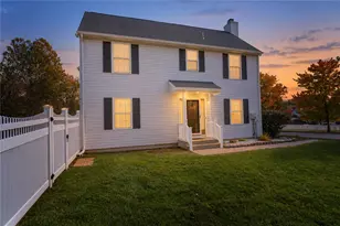 937 Ramblewood Ln, Freemansburg, PA 18017 - Photo 1