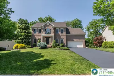 5371 Greenbriar Drive, Hanover Twp, PA 18017 - Photo 1