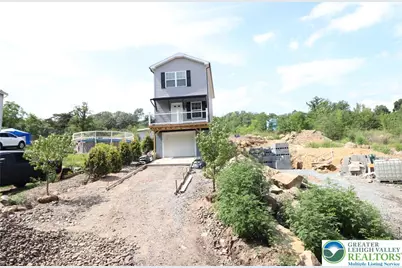 1025 W Princeton Avenue, Palmerton, PA 18071 - Photo 1