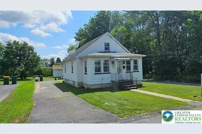 532 Oakwood Street, Palmer Twp, PA 18045 - Photo 1