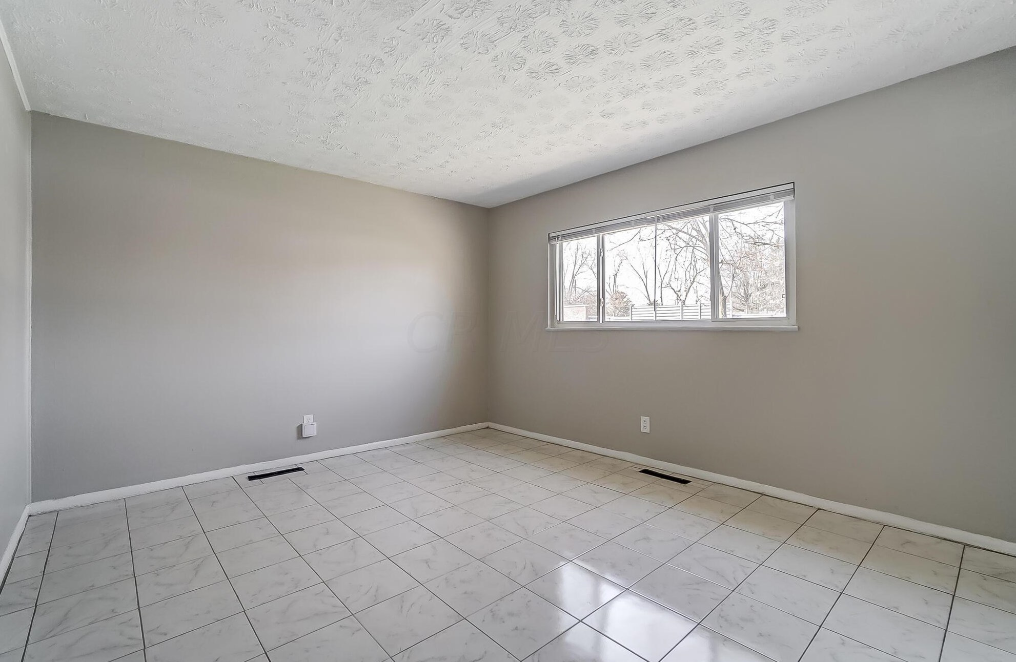 3044 Fairwood Ave, Columbus OH 43207-3273 exterior