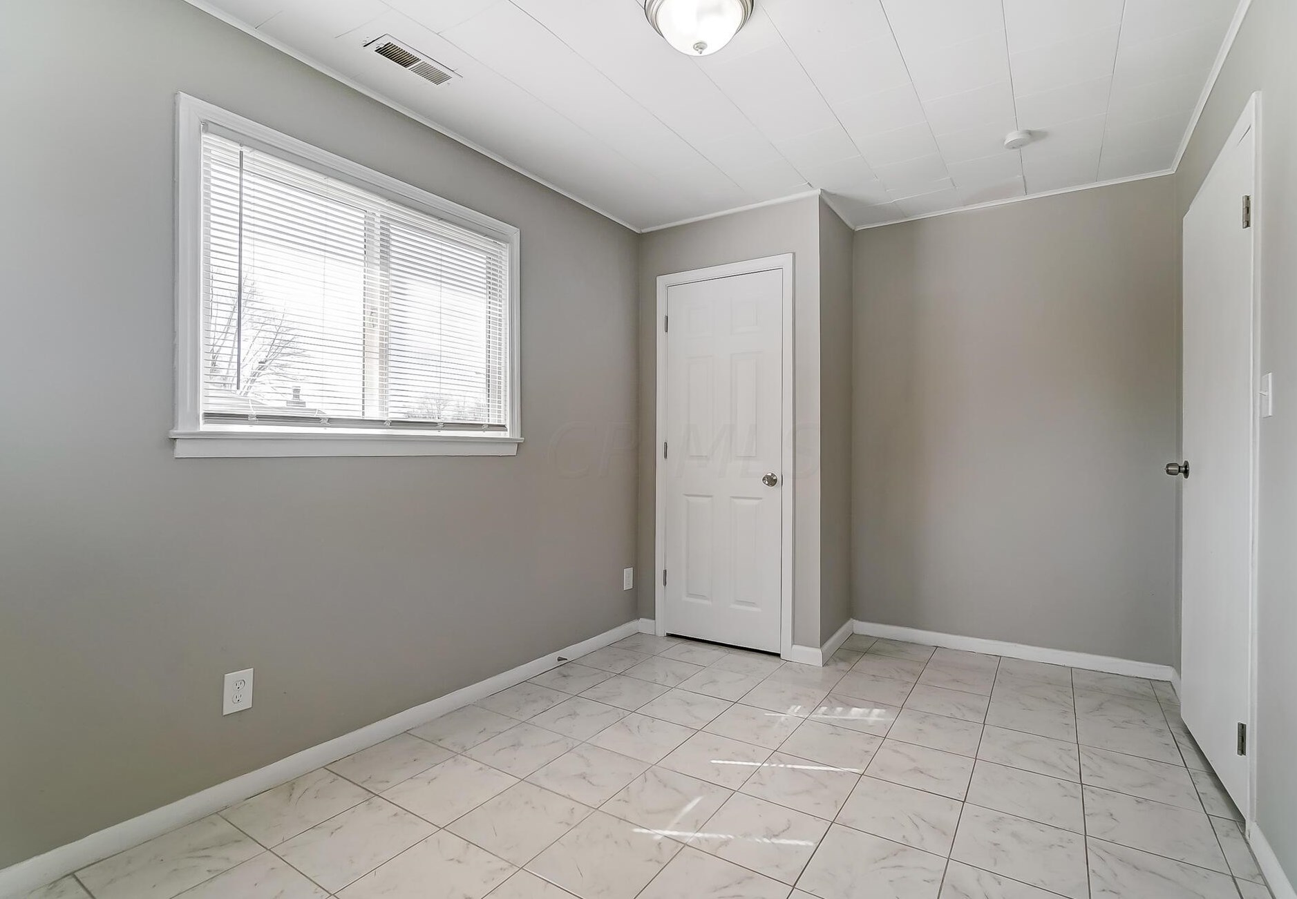 3044 Fairwood Ave, Columbus OH 43207-3273 exterior