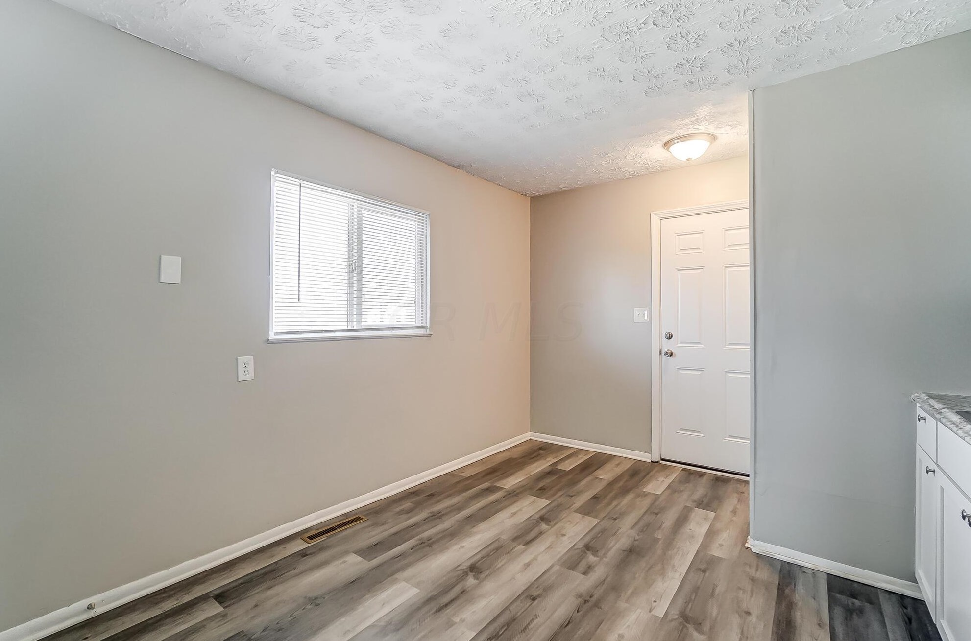 3044 Fairwood Ave, Columbus OH 43207-3273 exterior