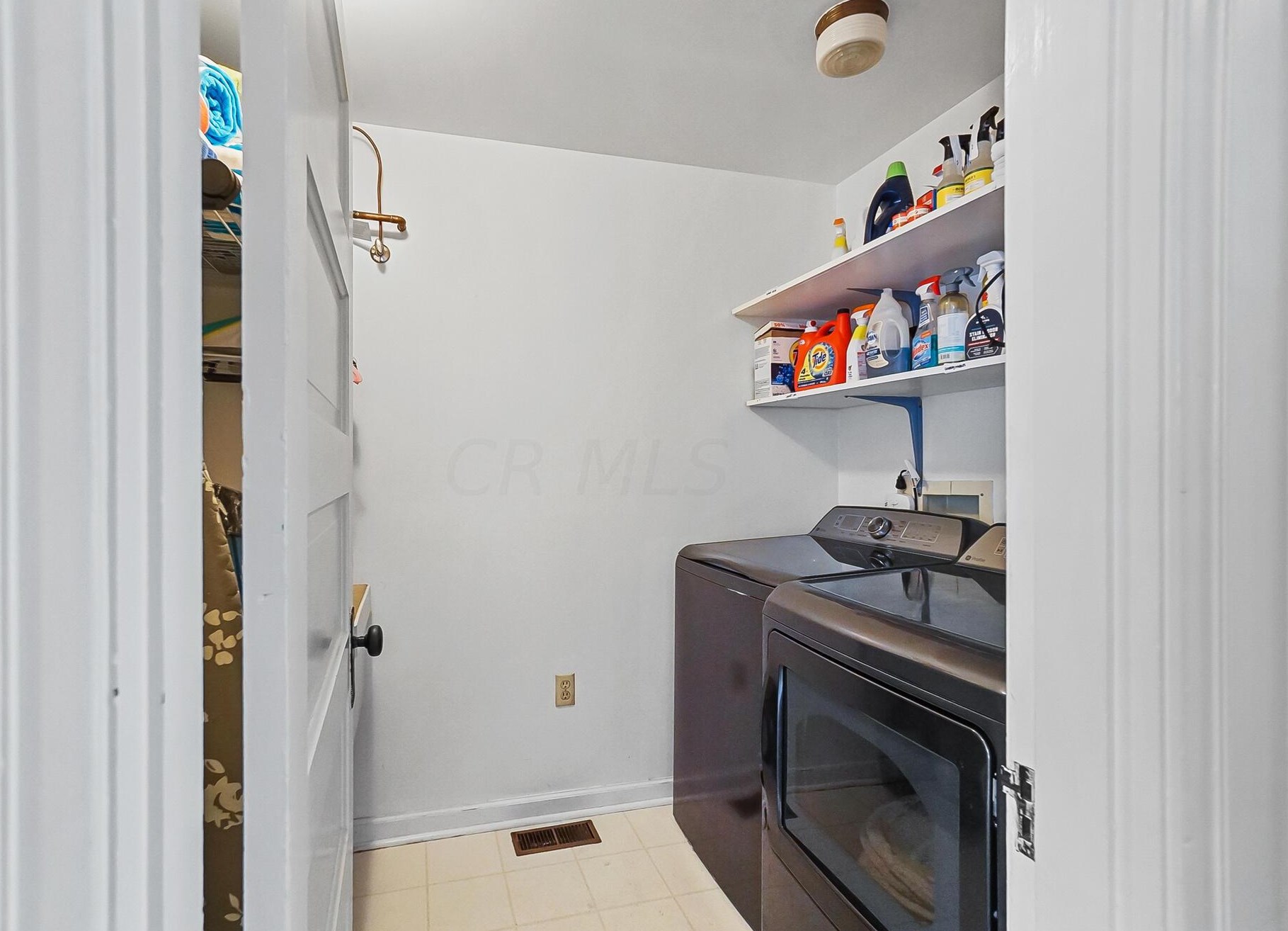 158 Buttles Ave, Columbus OH 43215-1402 exterior