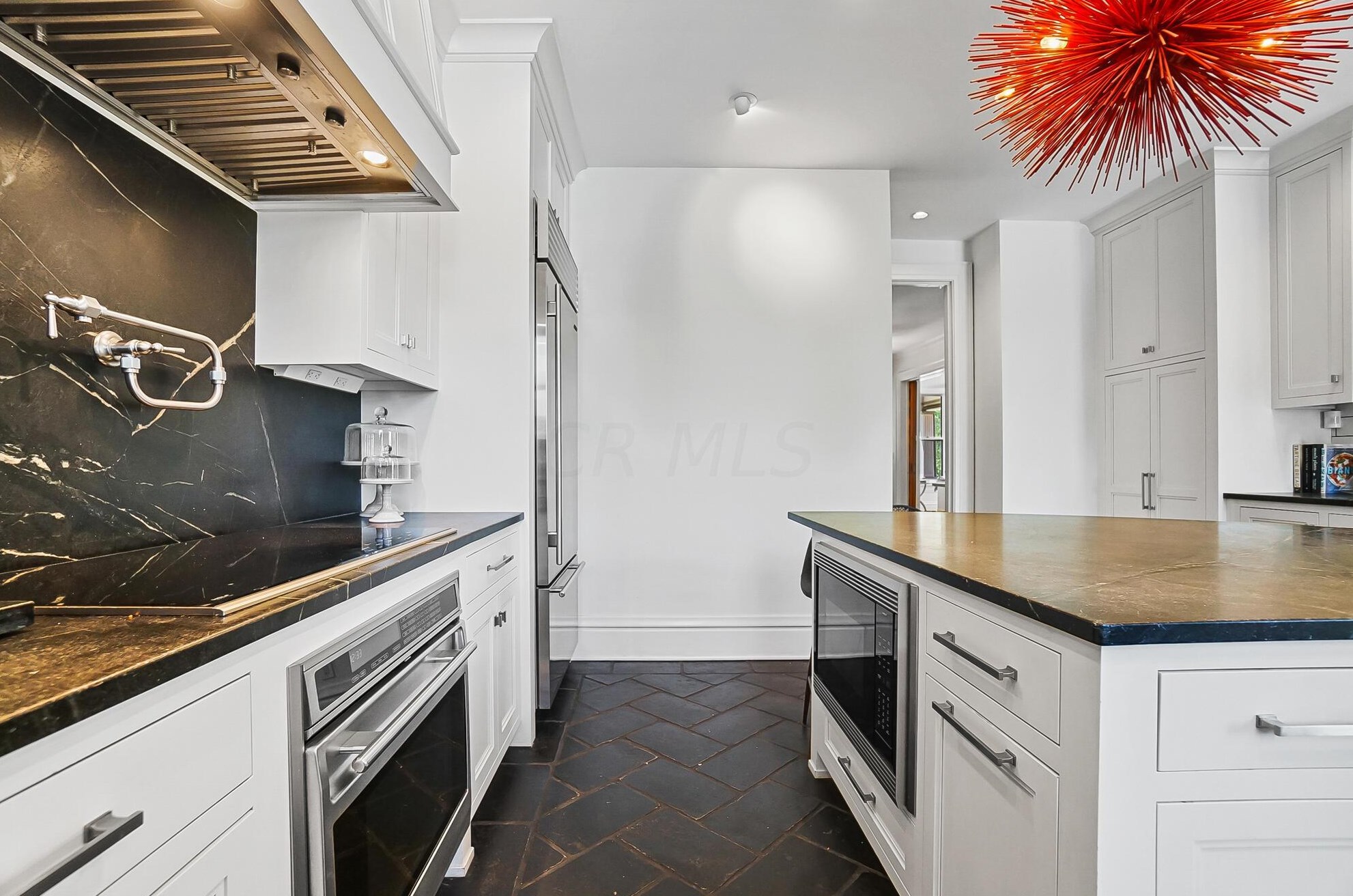 158 Buttles Ave, Columbus OH 43215-1402 exterior