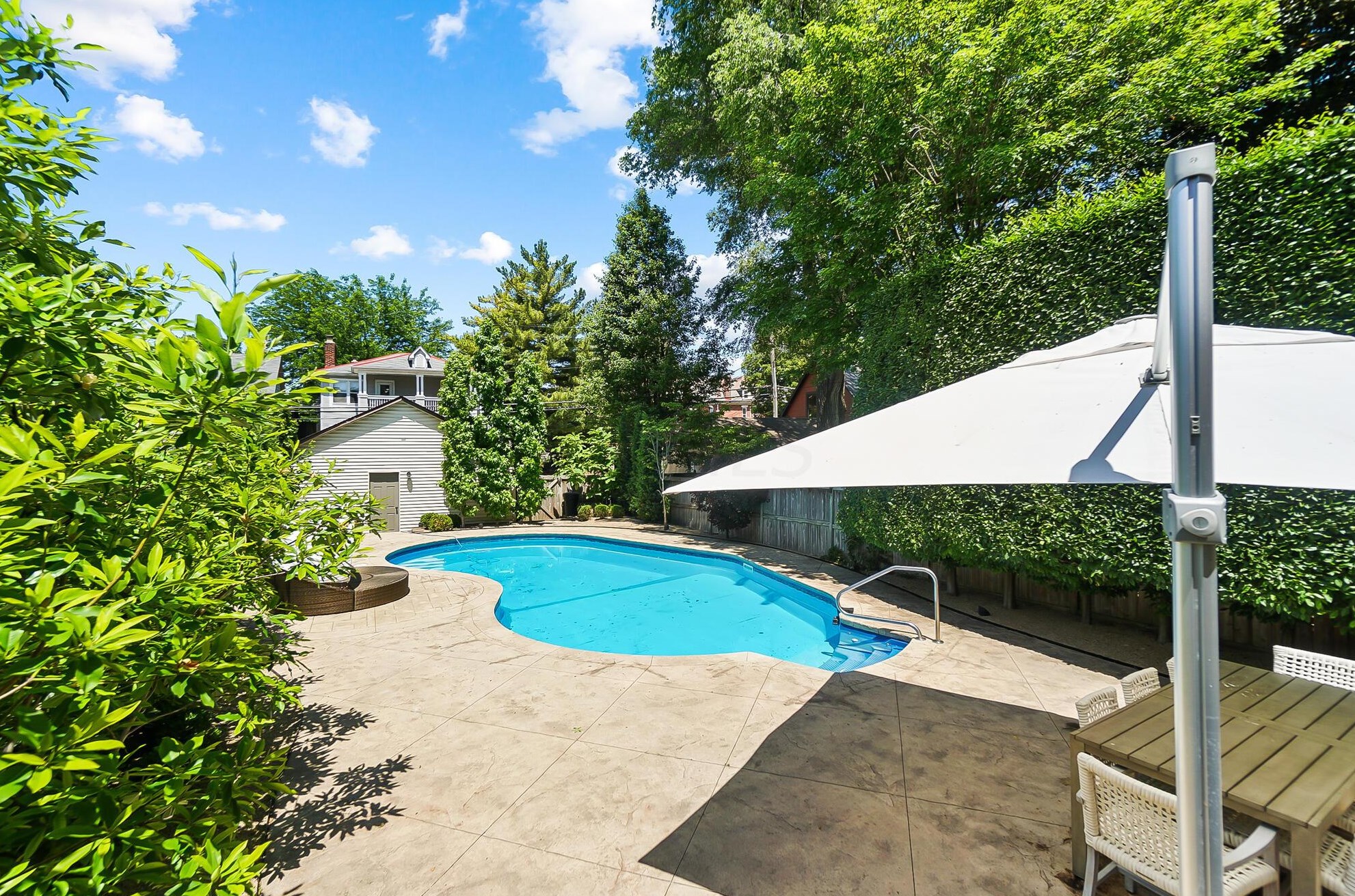 158 Buttles Ave, Columbus OH 43215-1402 exterior