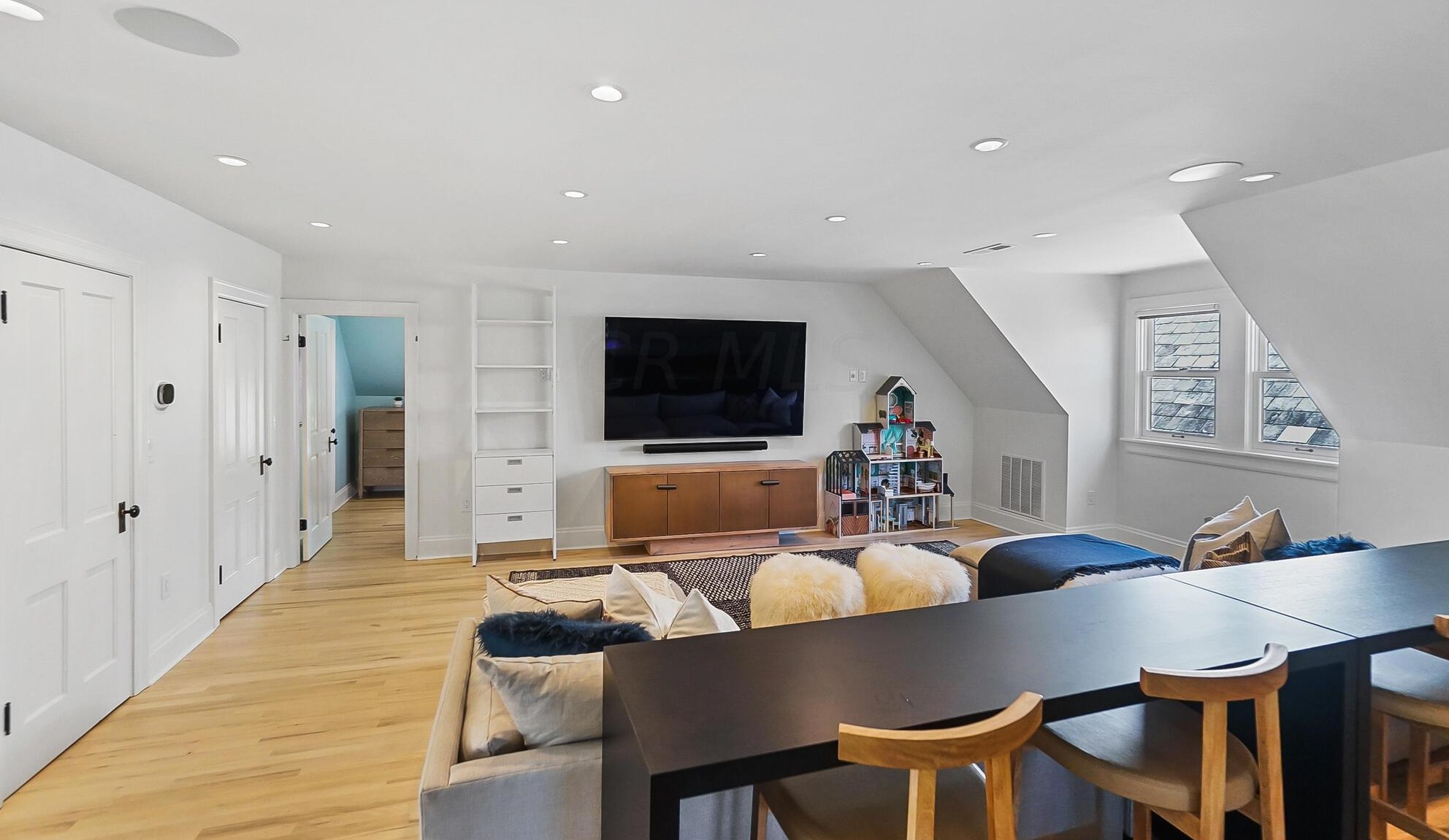 158 Buttles Ave, Columbus OH 43215-1402 exterior