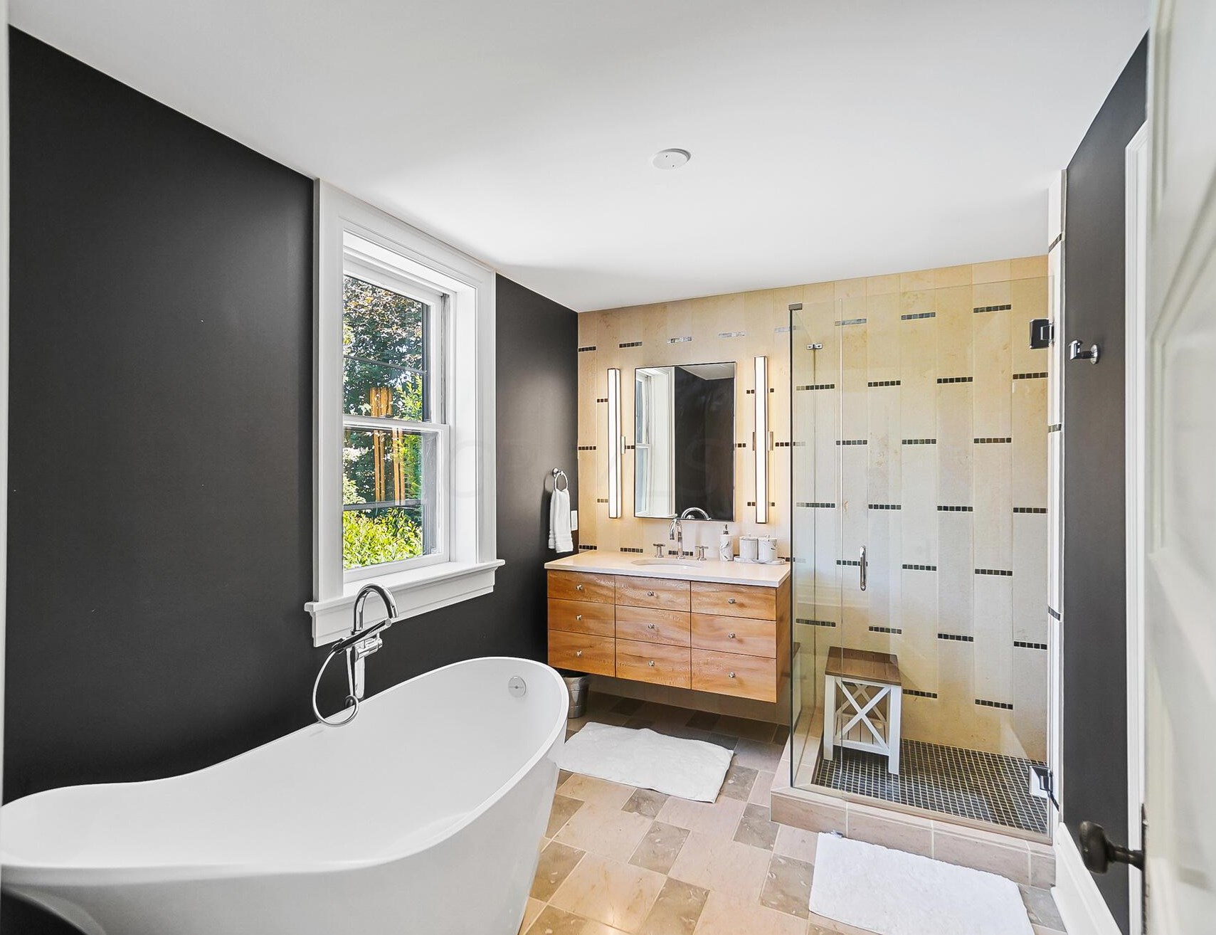 158 Buttles Ave, Columbus OH 43215-1402 exterior