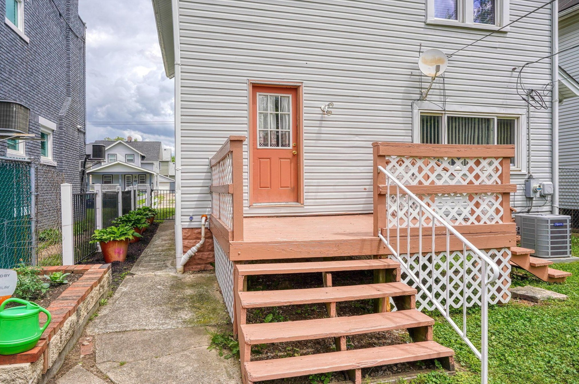 1155 Champion Ave, Columbus OH  43206-3025 exterior