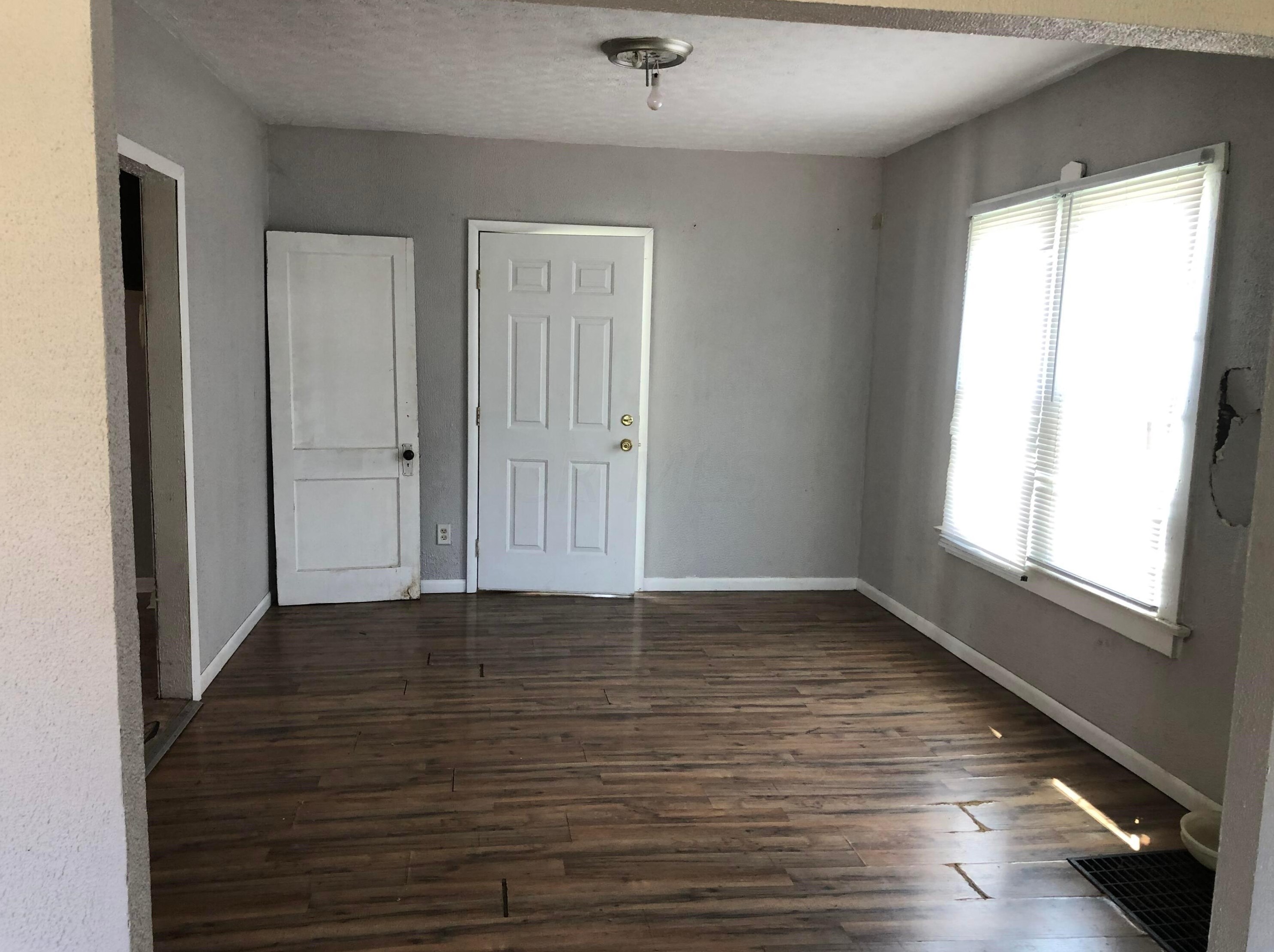 939 17th Ave, Columbus OH  43211-2438 exterior