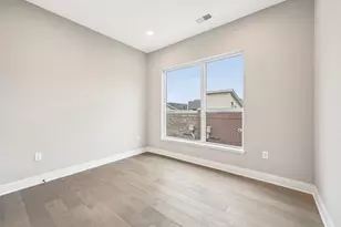 270 Dickenson St, Columbus, OH 43215 - Photo 17