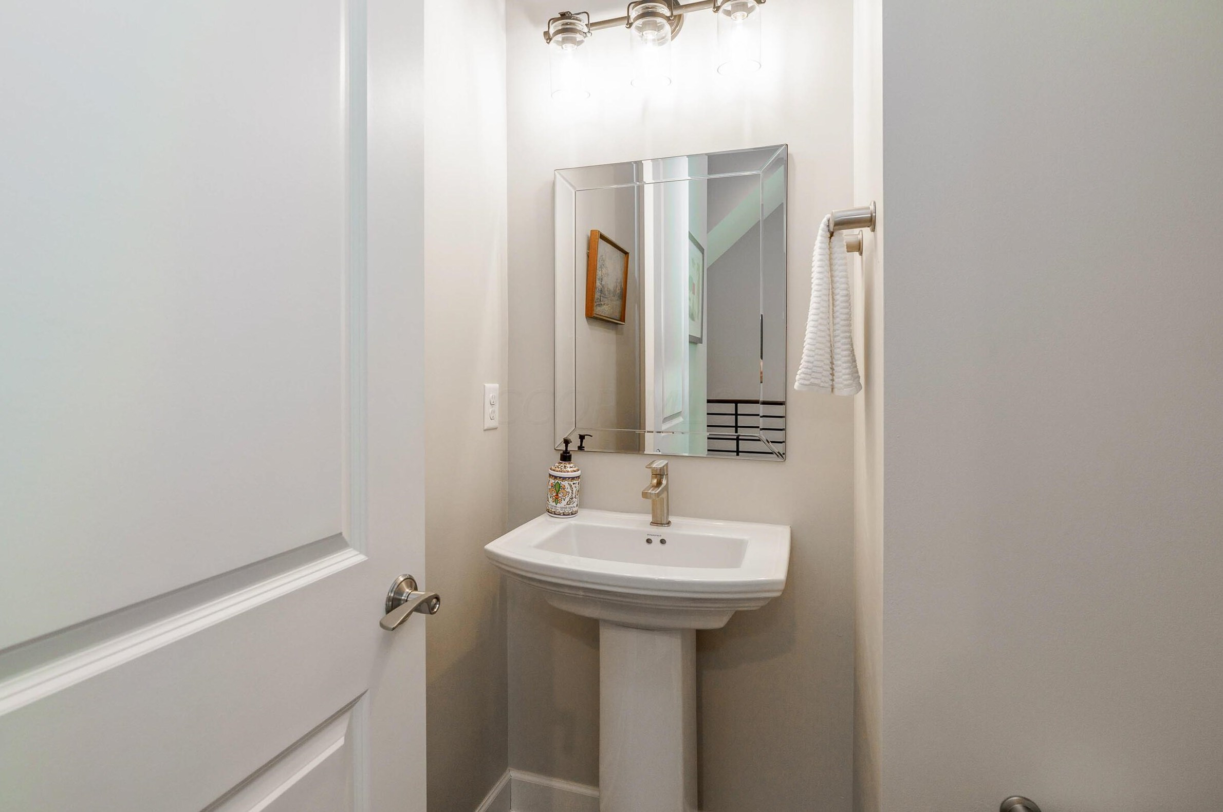 890 Front St, Columbus OH  43206-2521 exterior