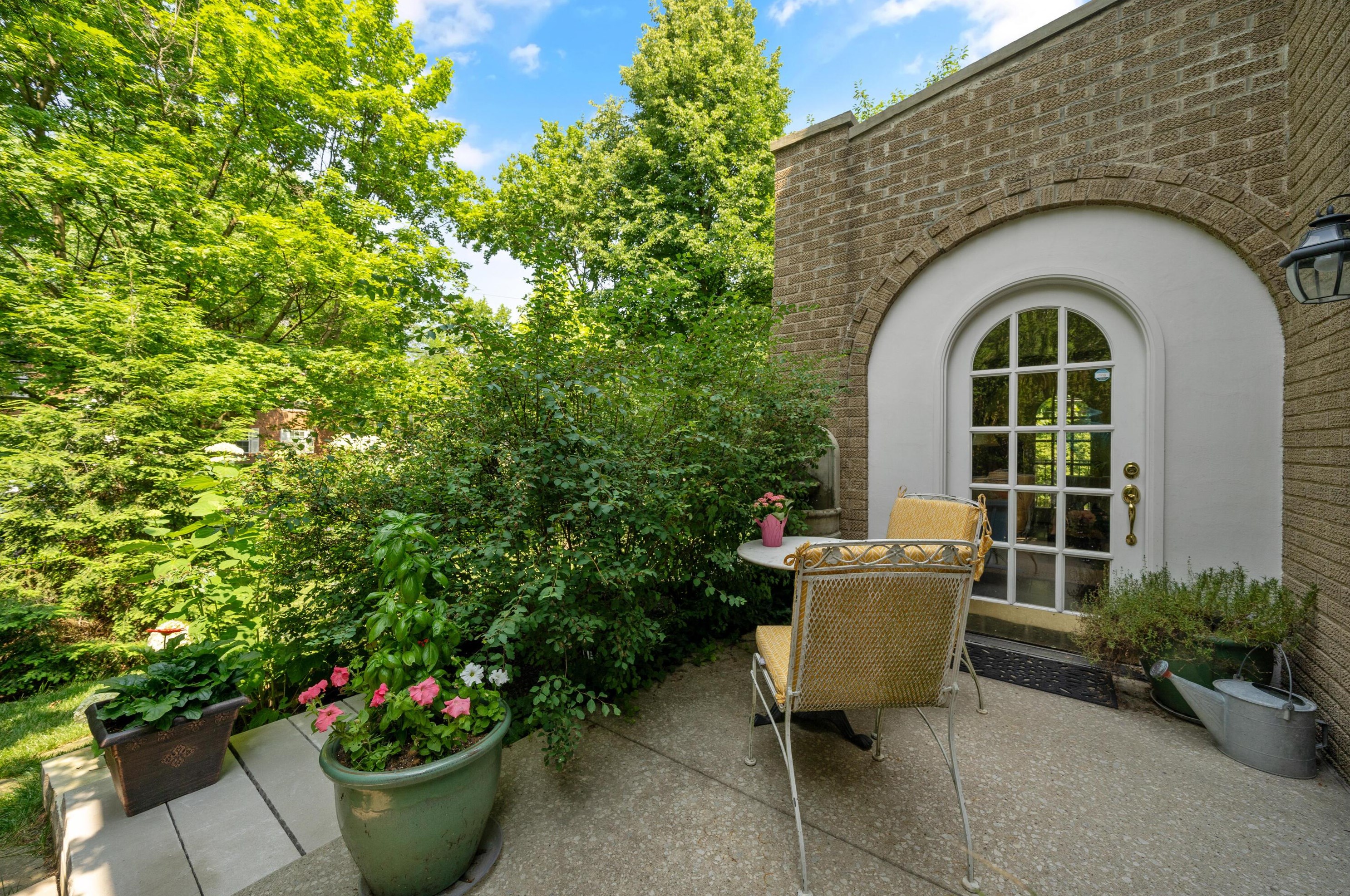 464 Parkview Ave, Columbus OH  43209-1011 exterior