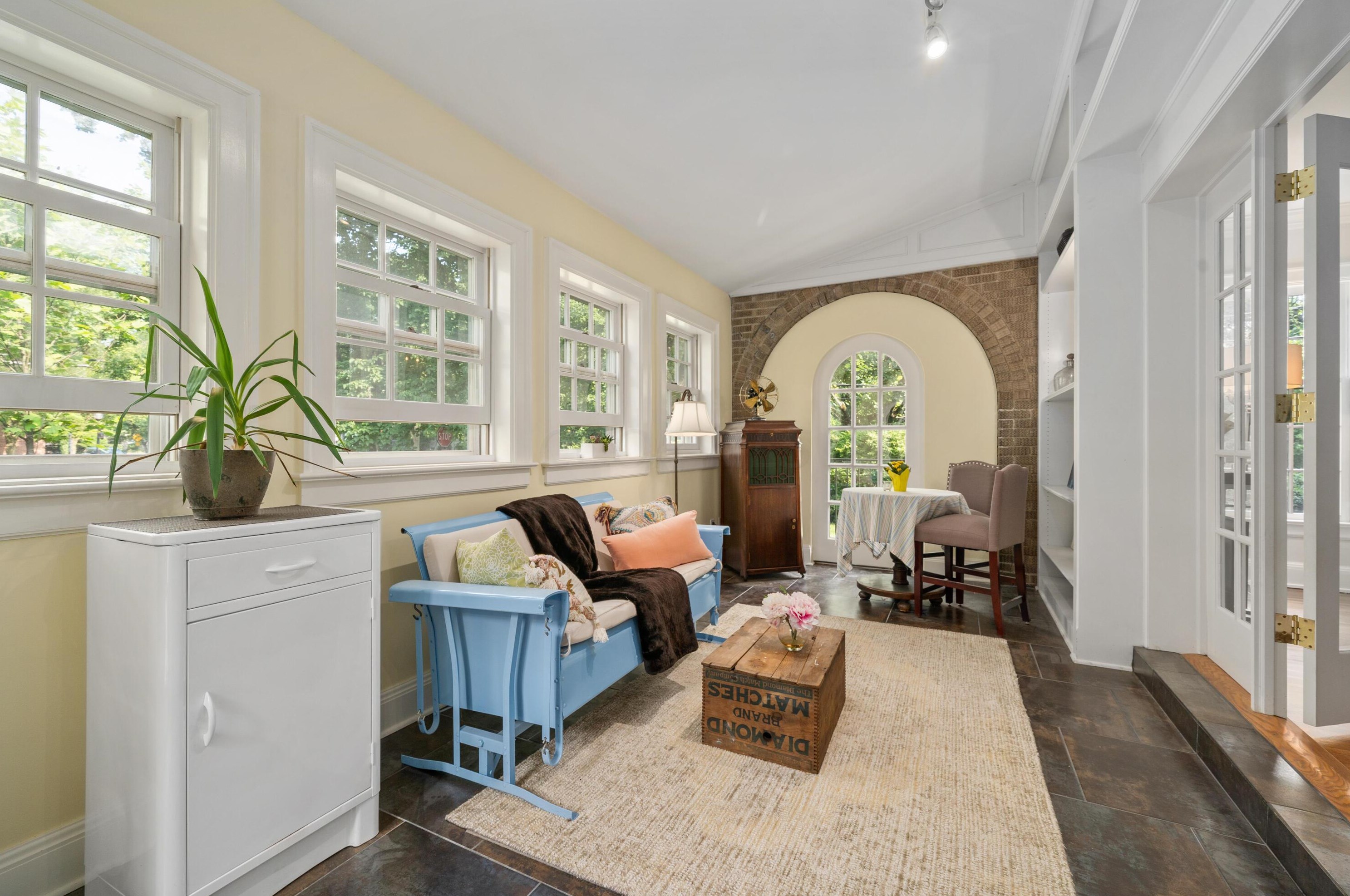 464 Parkview Ave, Columbus OH  43209-1011 exterior