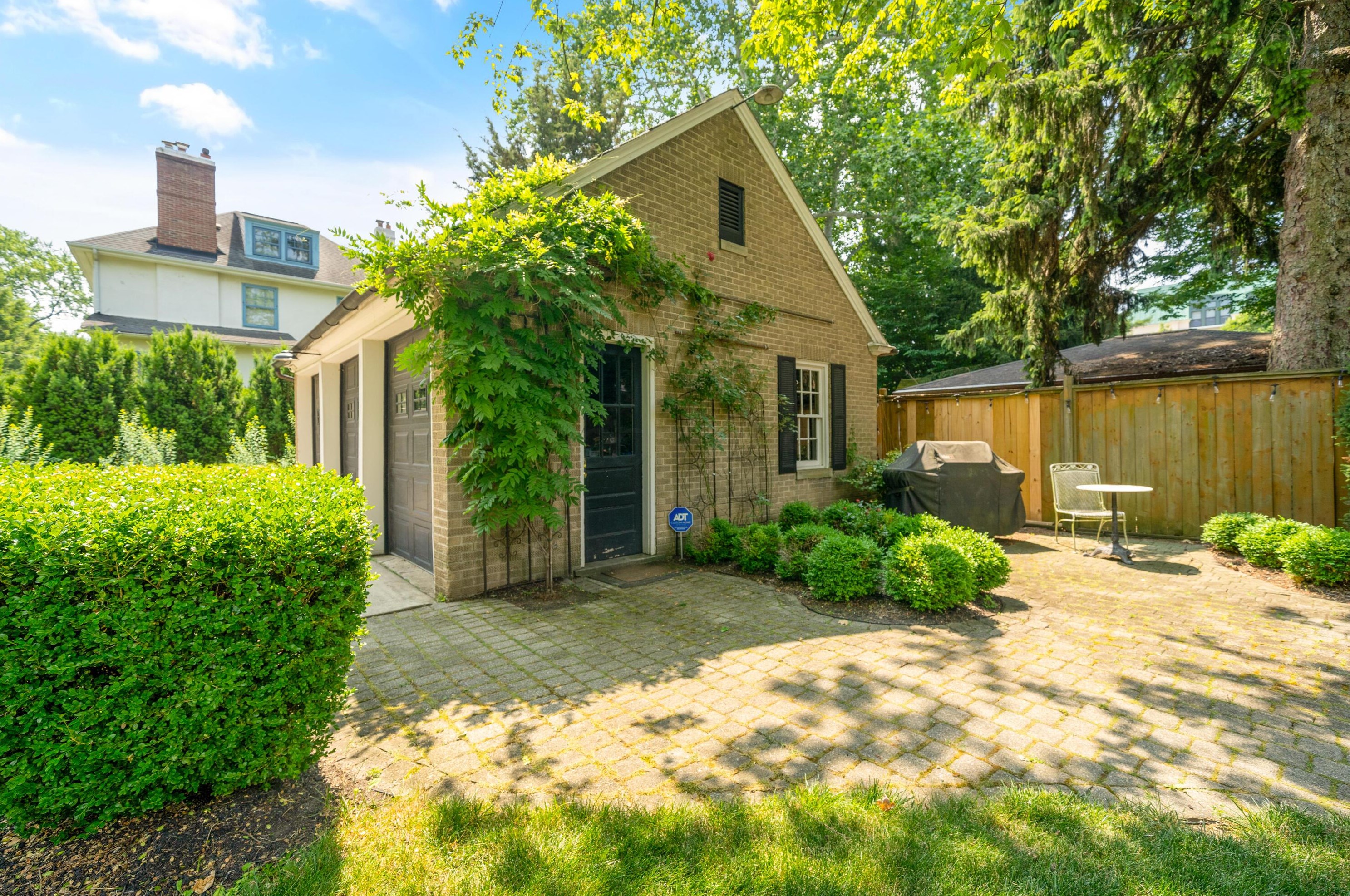 464 Parkview Ave, Columbus OH  43209-1011 exterior