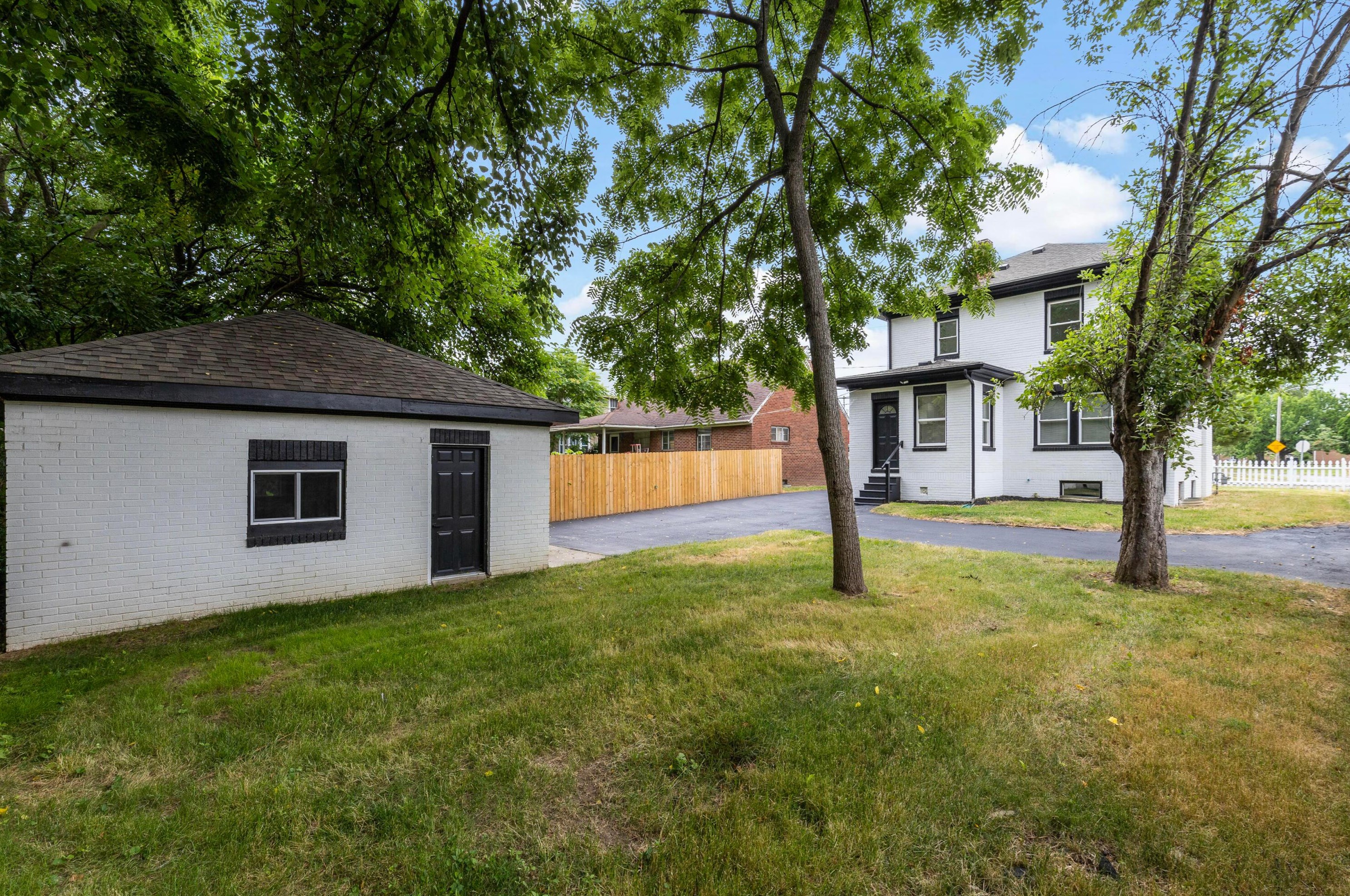 1753 Lockbourne Rd, Columbus OH 43207-1447 exterior