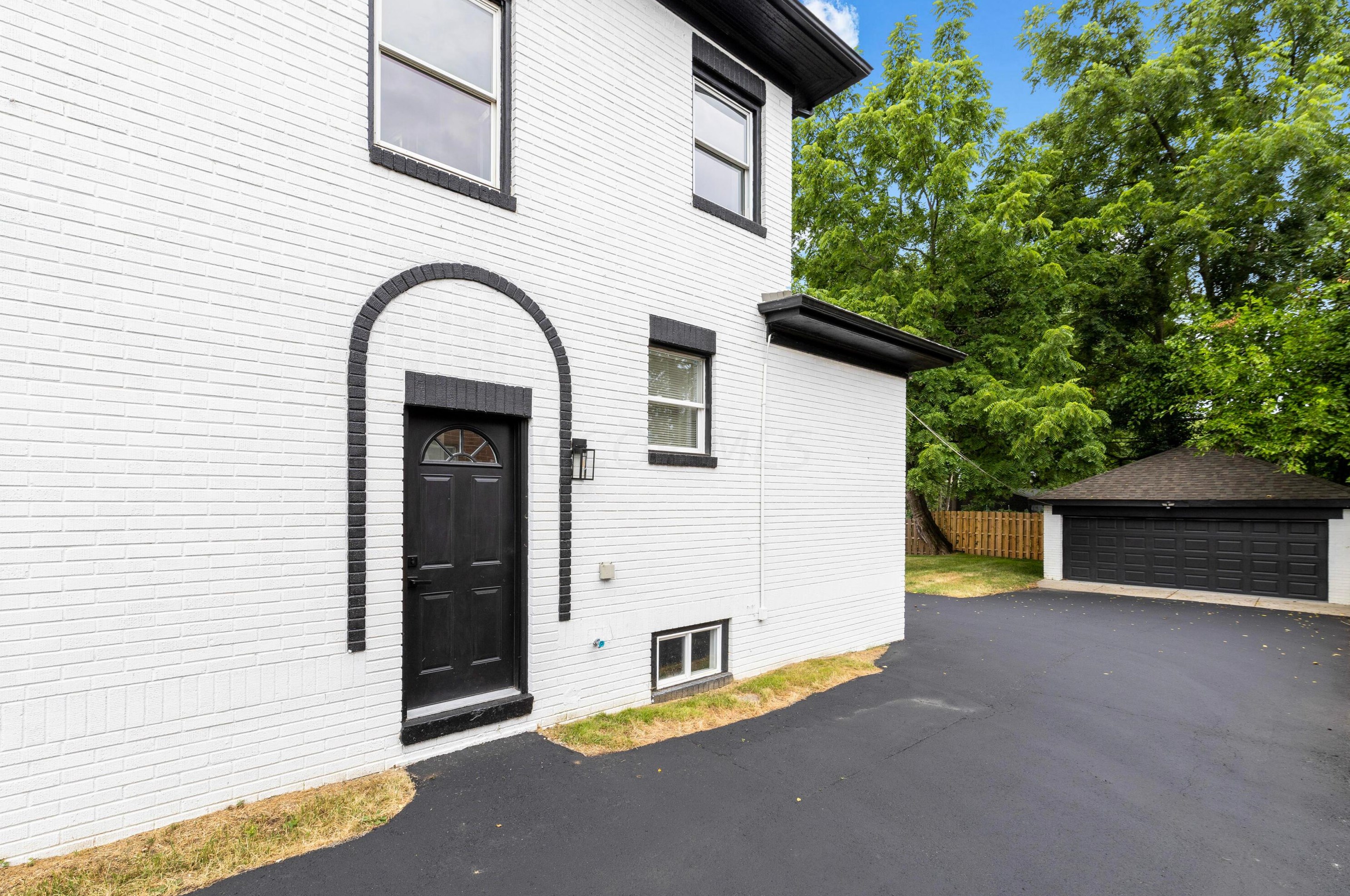 1753 Lockbourne Rd, Columbus OH 43207-1447 exterior