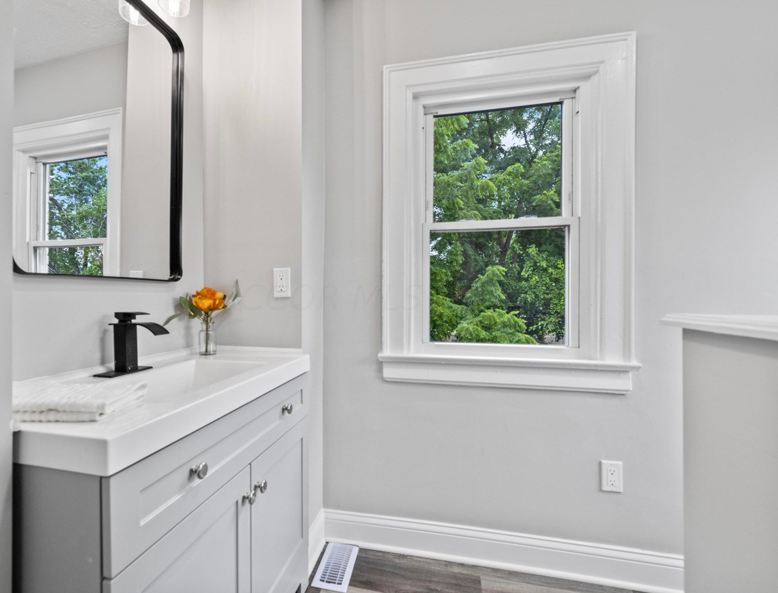 1753 Lockbourne Rd, Columbus OH 43207-1447 exterior