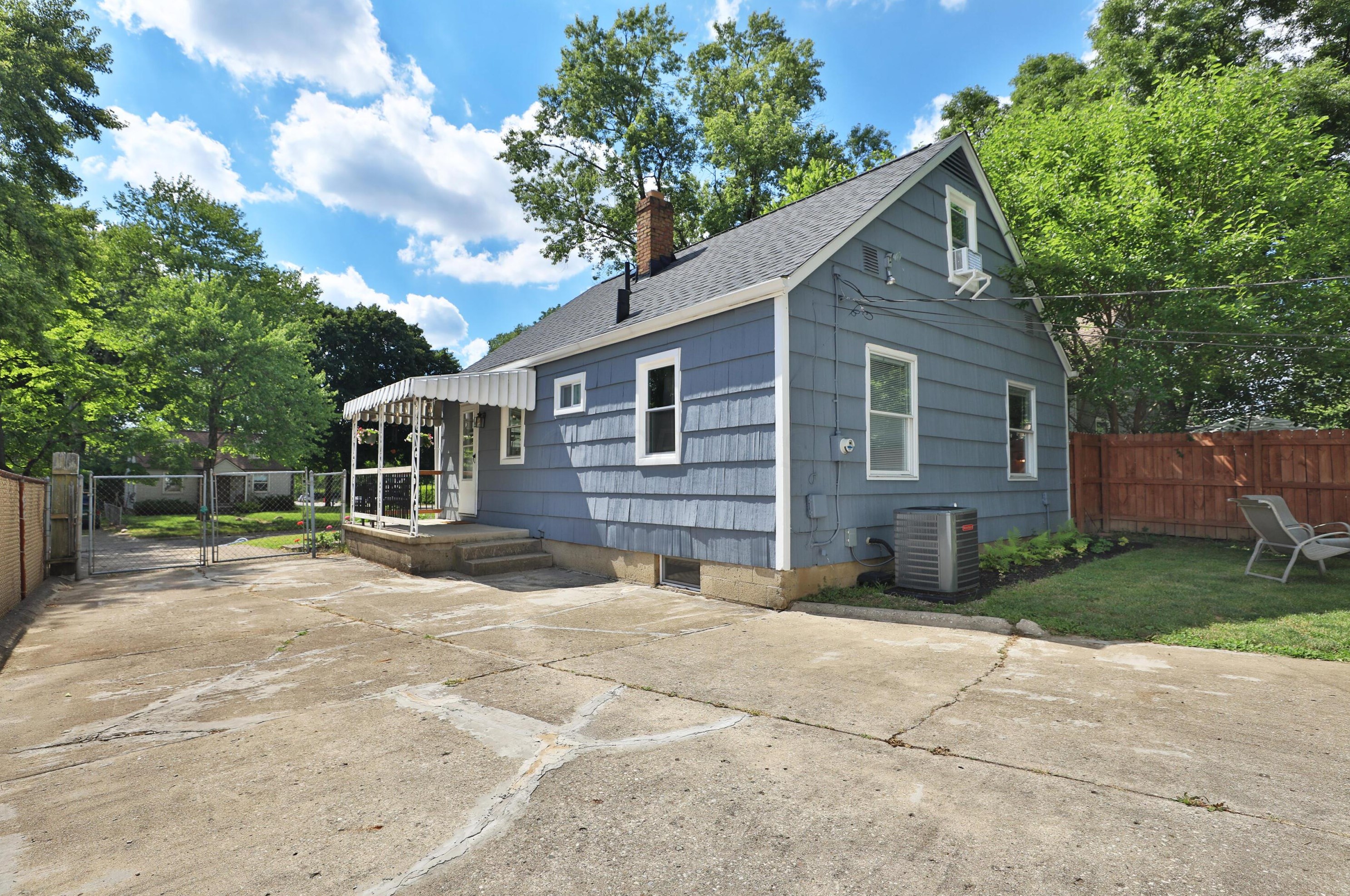 5690 Indianola Ave, Columbus OH 43085-3706 exterior