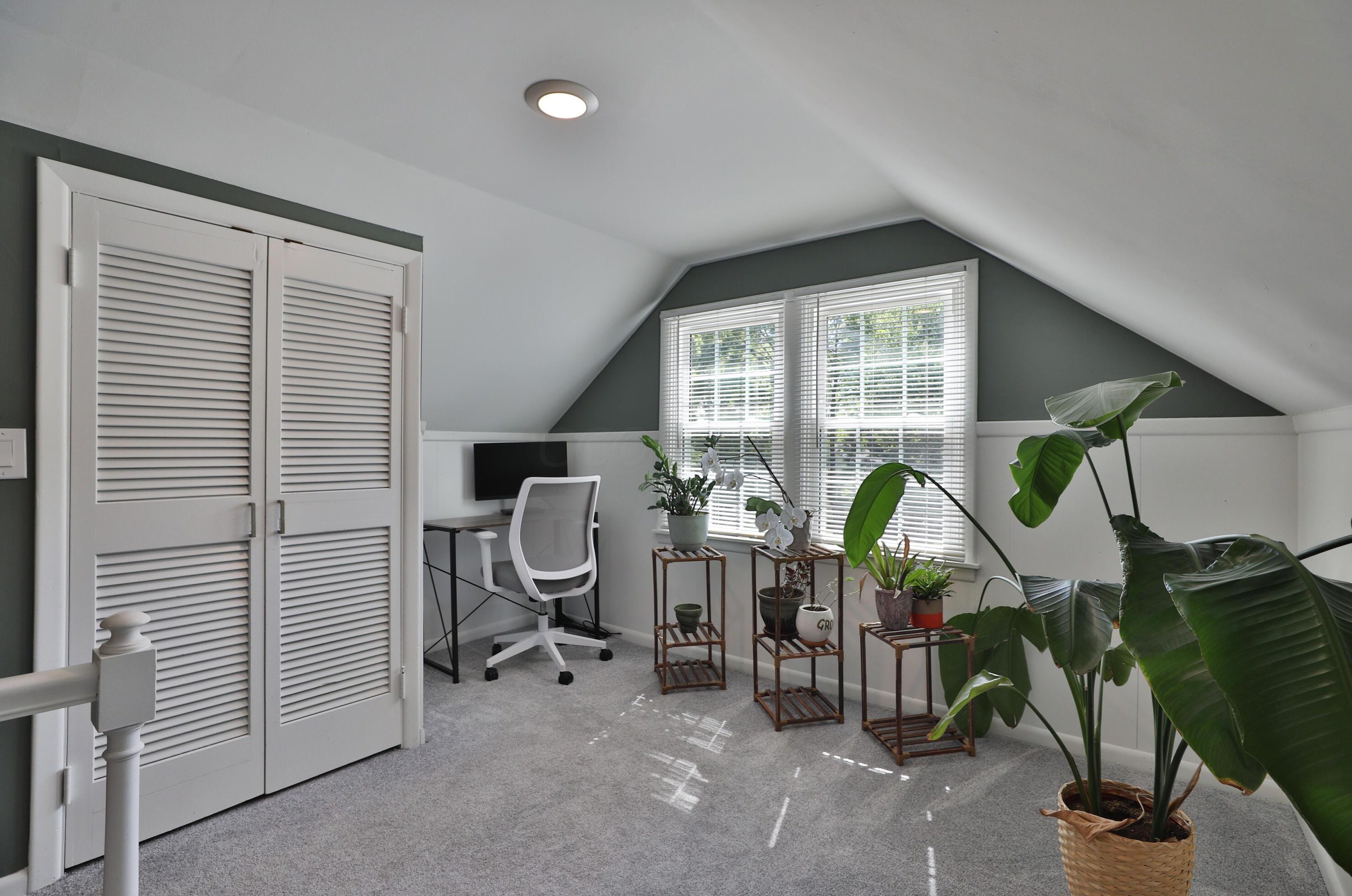 5690 Indianola Ave, Columbus OH 43085-3706 exterior