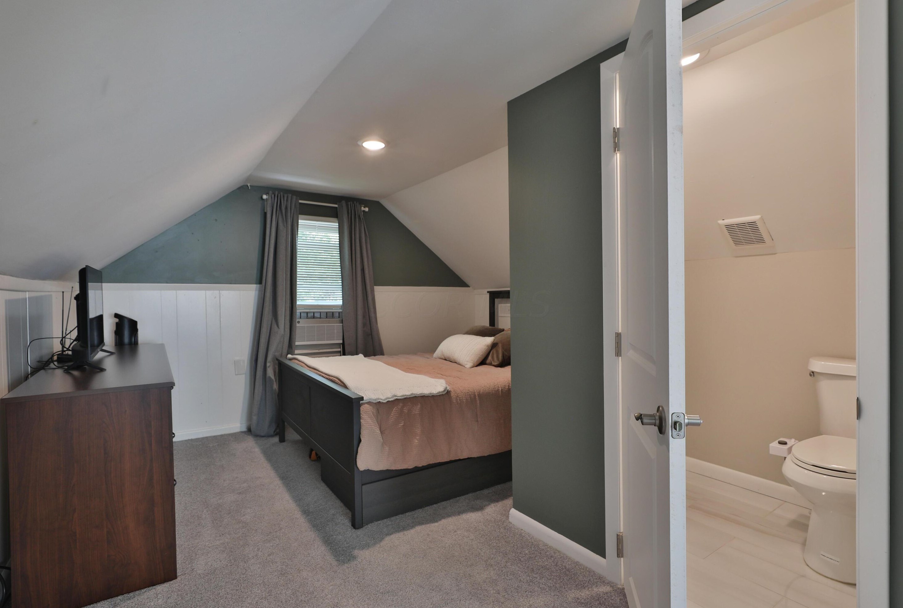 5690 Indianola Ave, Columbus OH 43085-3706 exterior