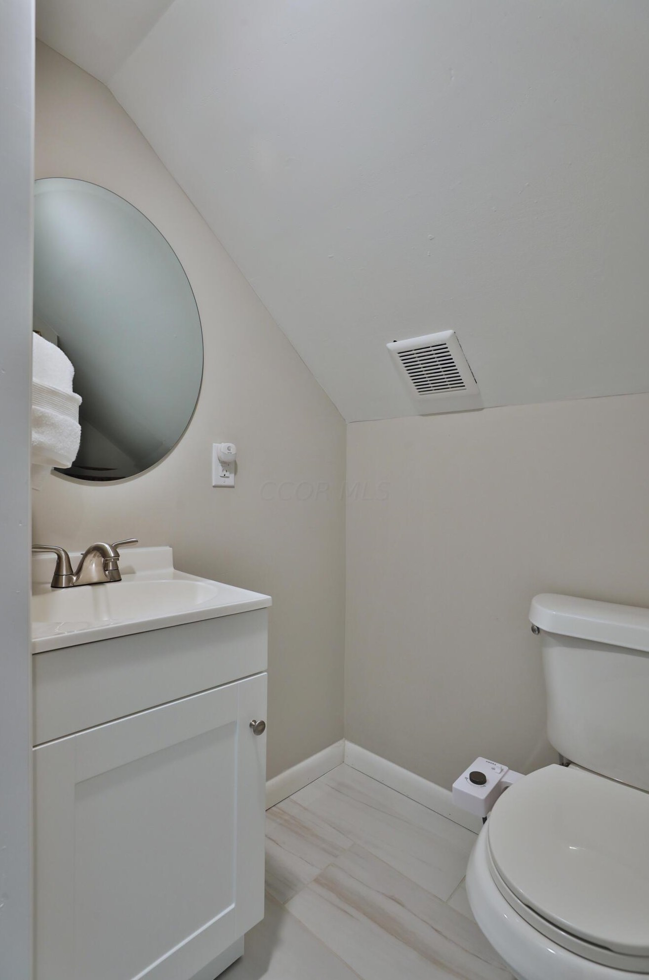 5690 Indianola Ave, Columbus OH 43085-3706 exterior