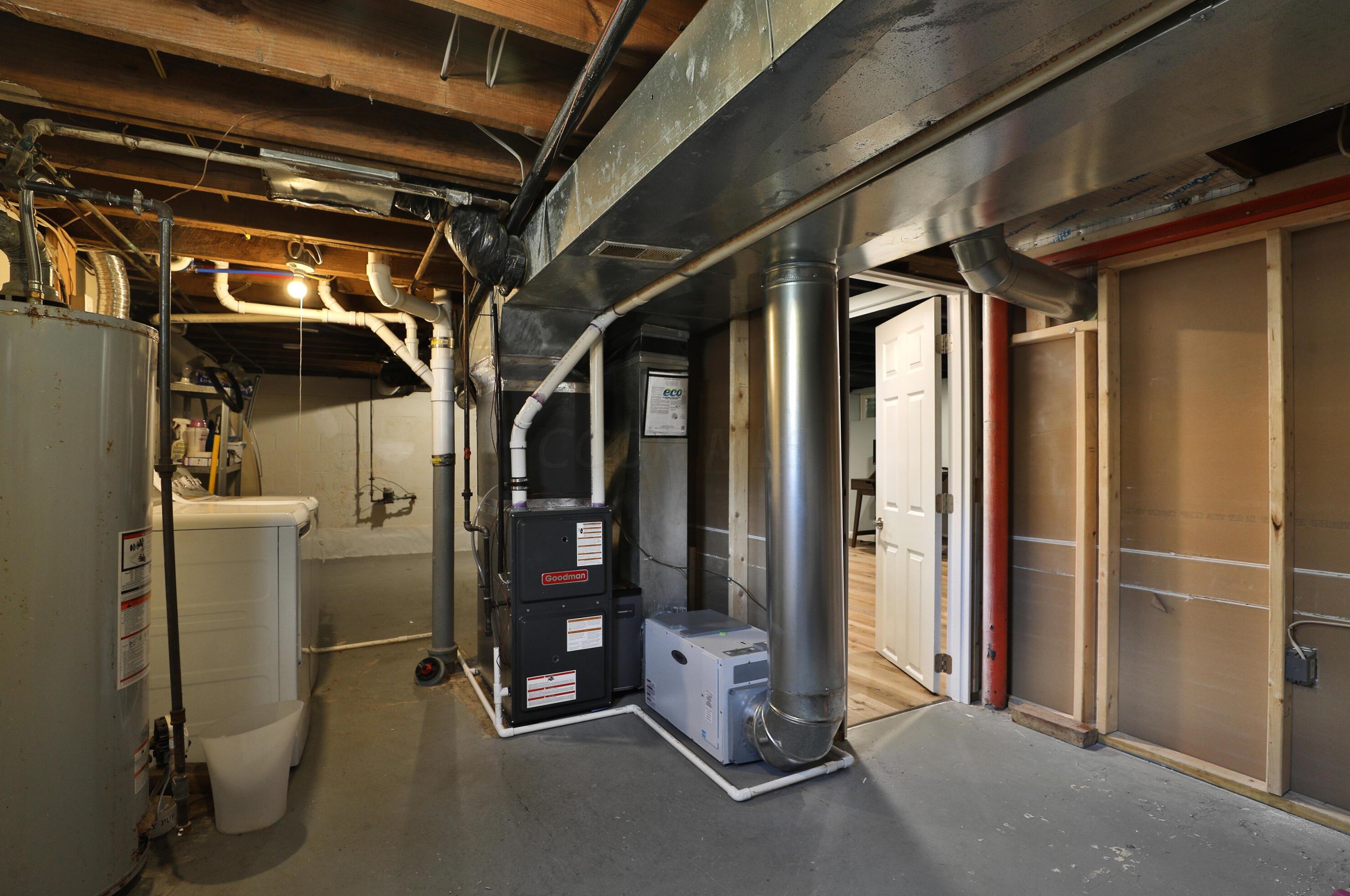 5690 Indianola Ave, Columbus OH 43085-3706 exterior