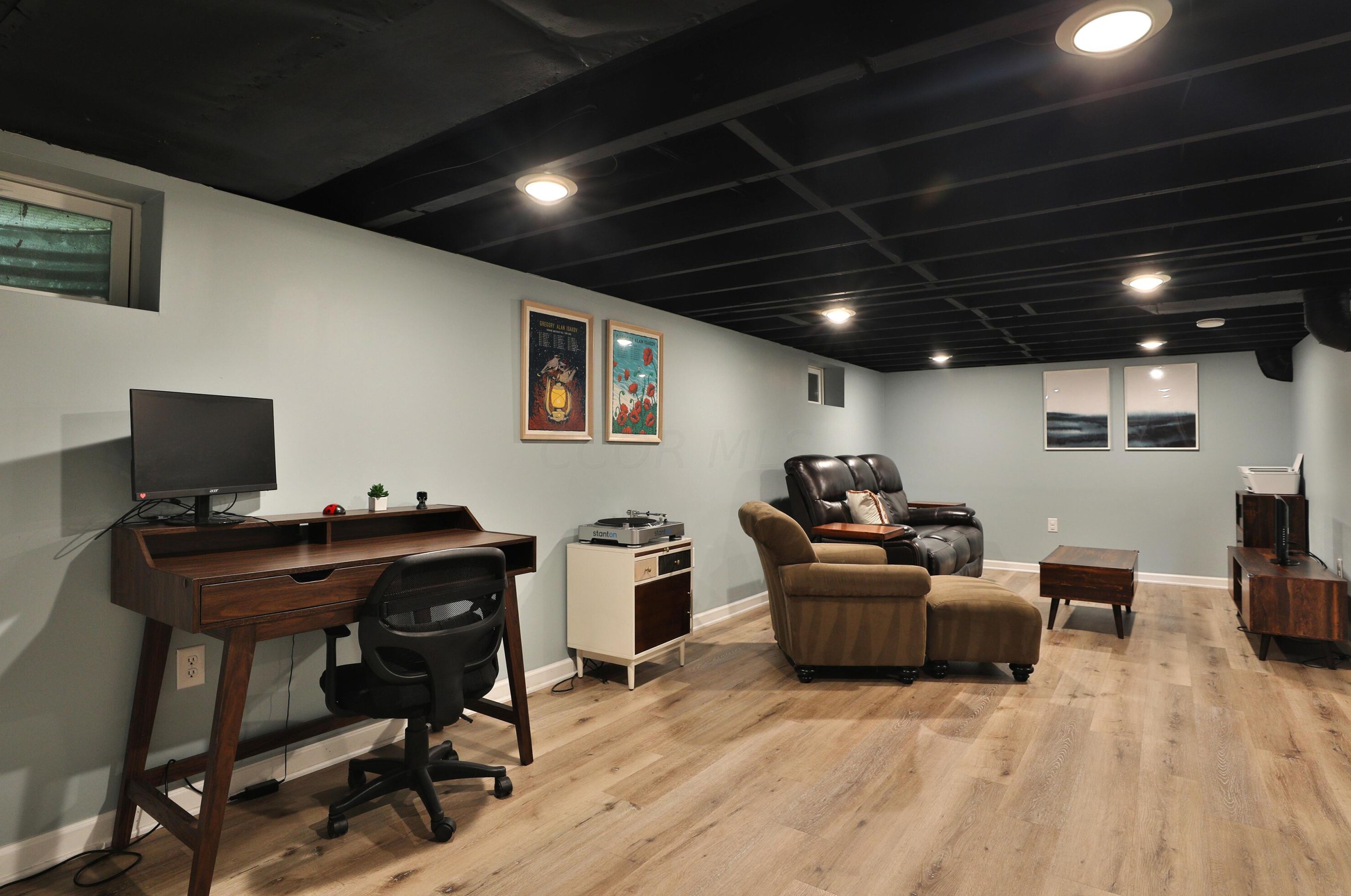 5690 Indianola Ave, Columbus OH 43085-3706 exterior