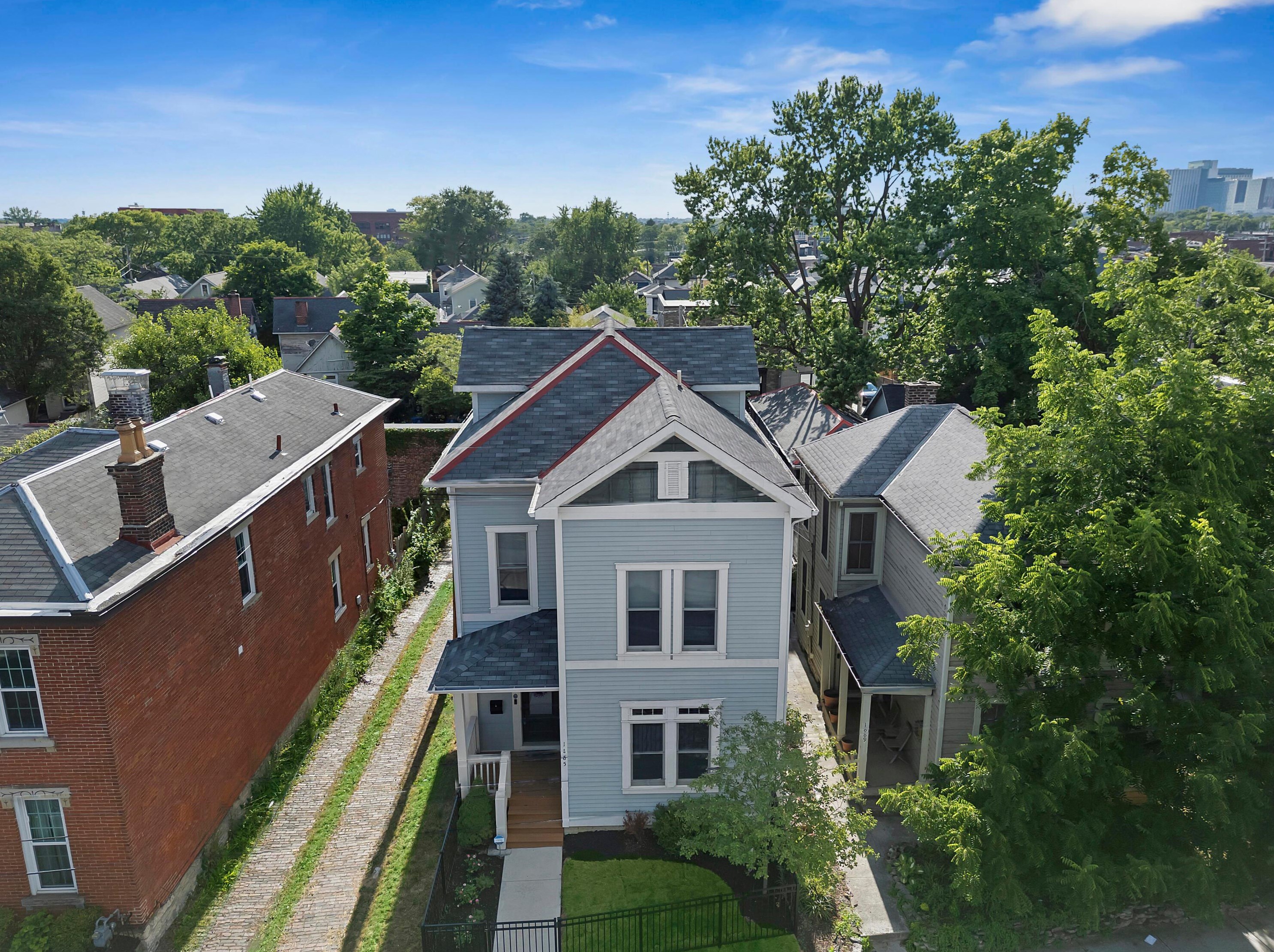 1085 Smt St, Columbus OH 43201-4518 exterior