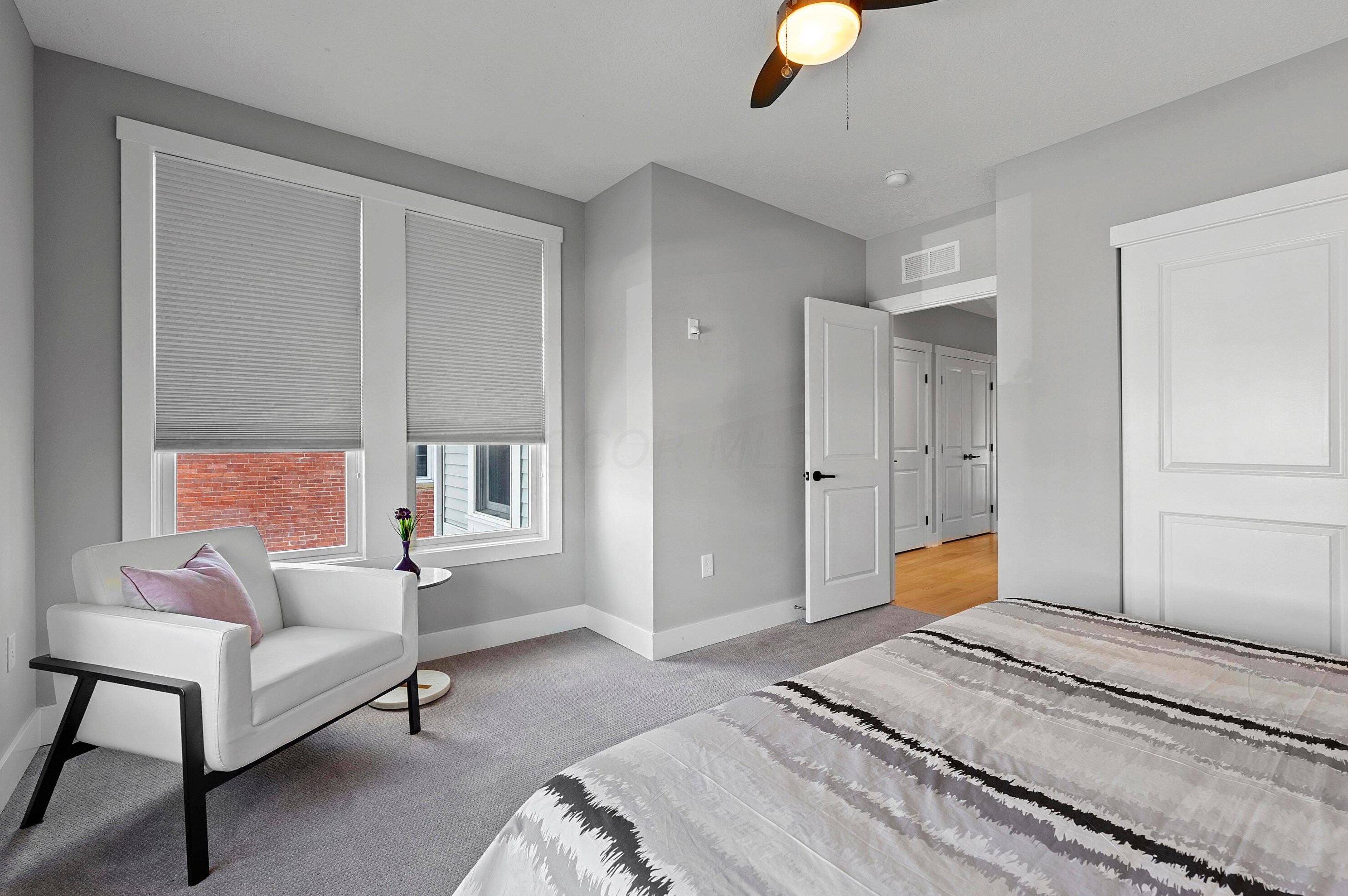 1085 Smt St, Columbus OH 43201-4518 exterior