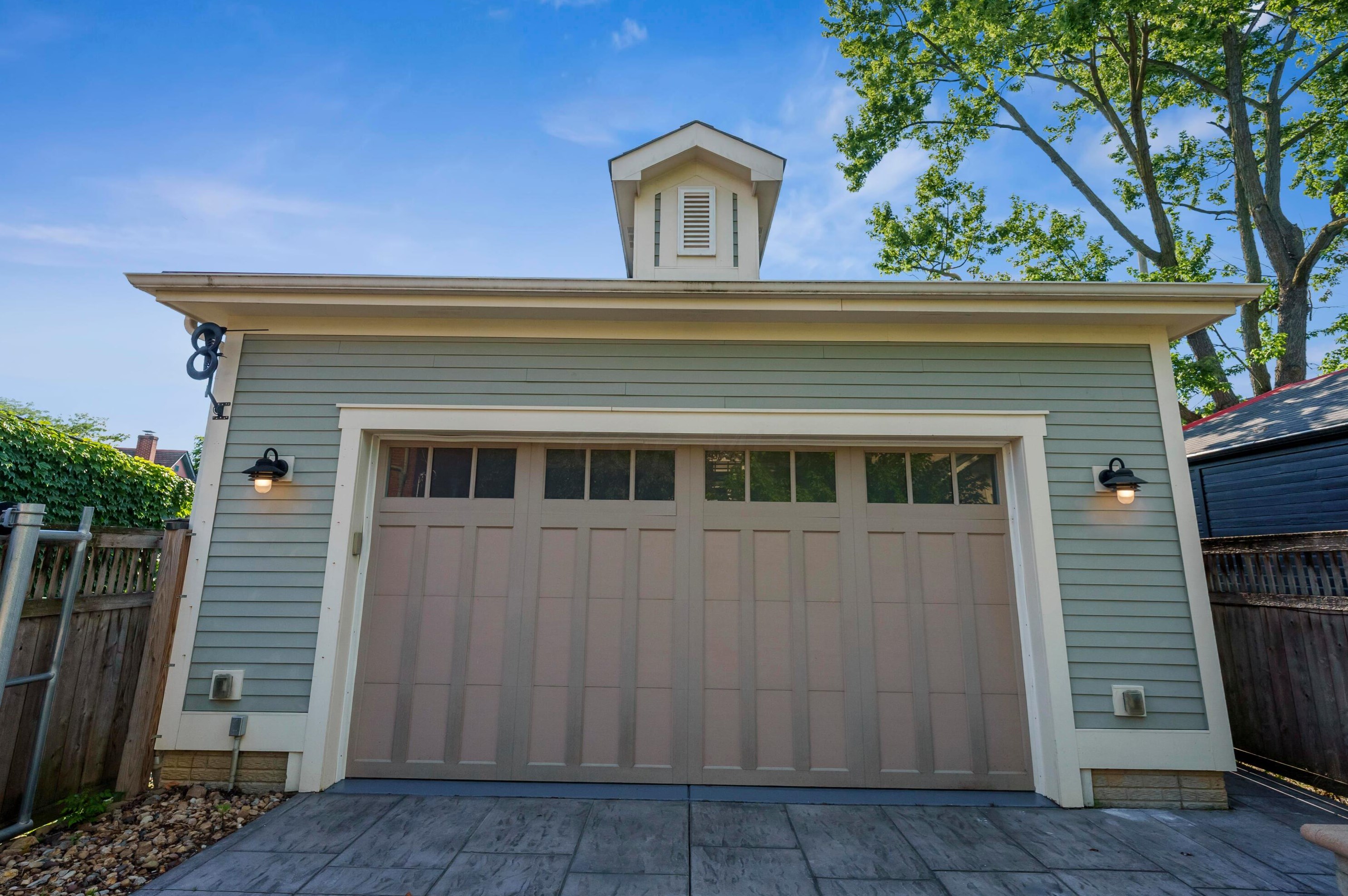 1085 Smt St, Columbus OH 43201-4518 exterior