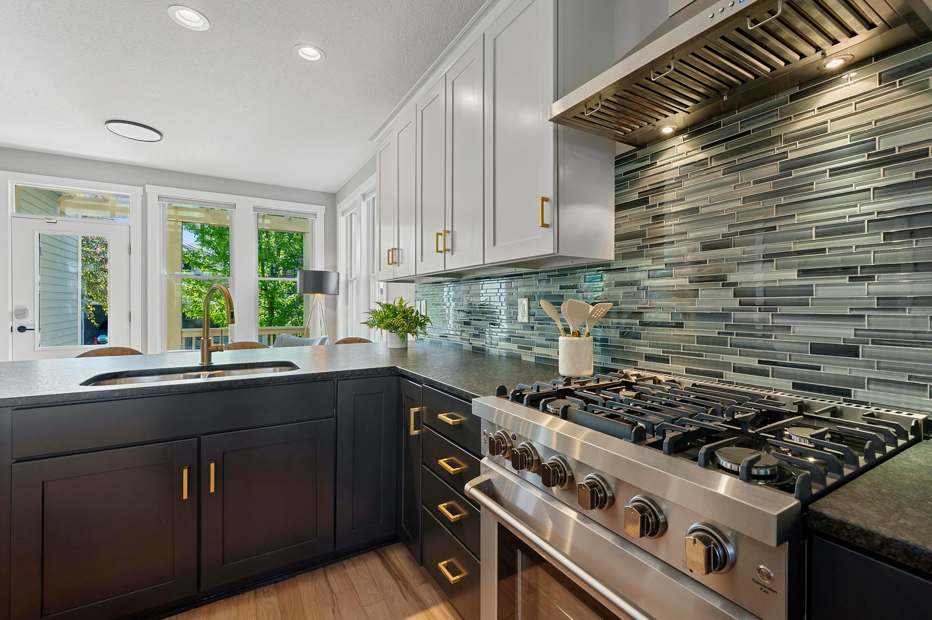 1085 Smt St, Columbus OH 43201-4518 exterior