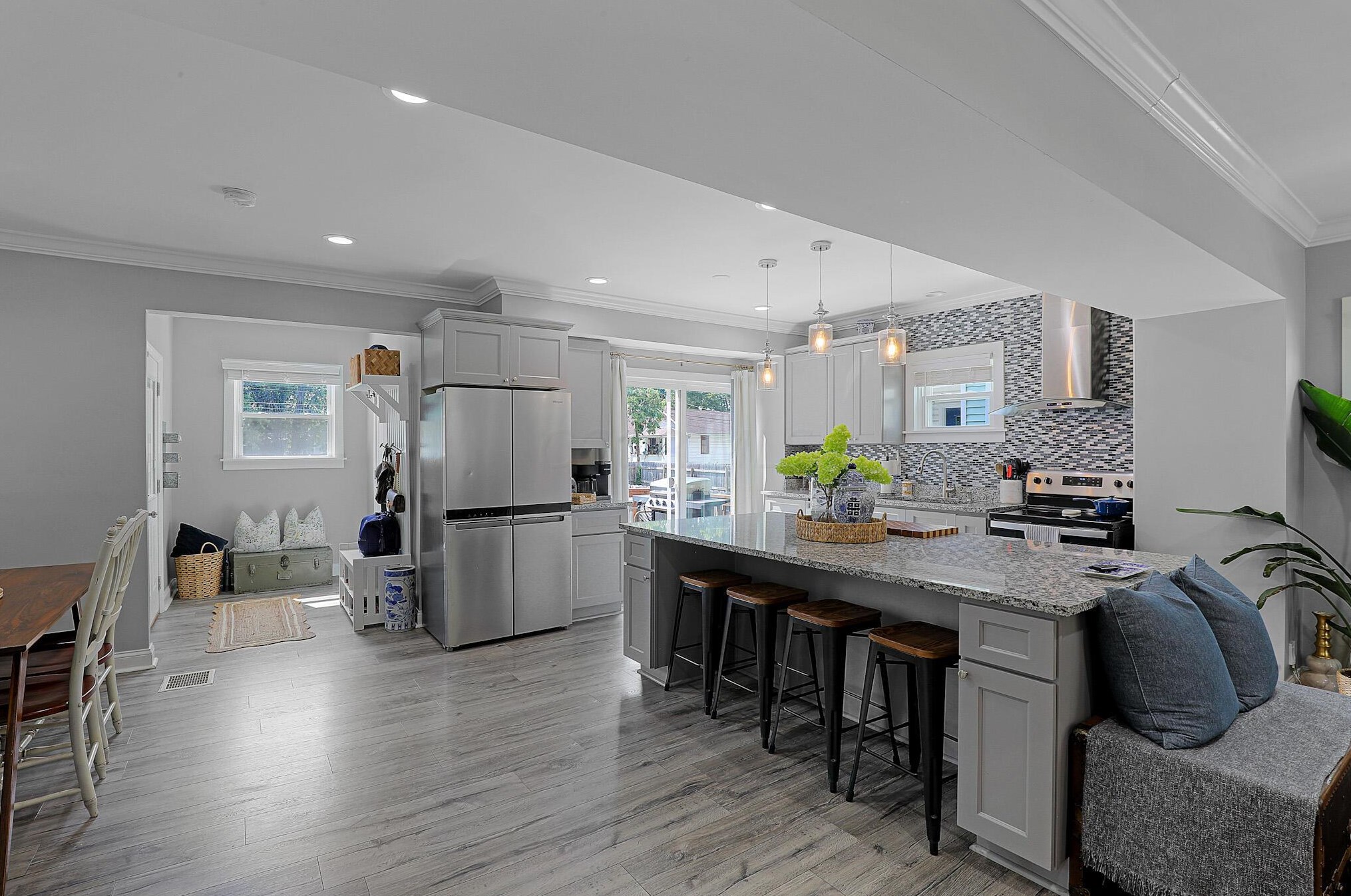 579 Fairwood Ave, Columbus OH 43205-2511 exterior