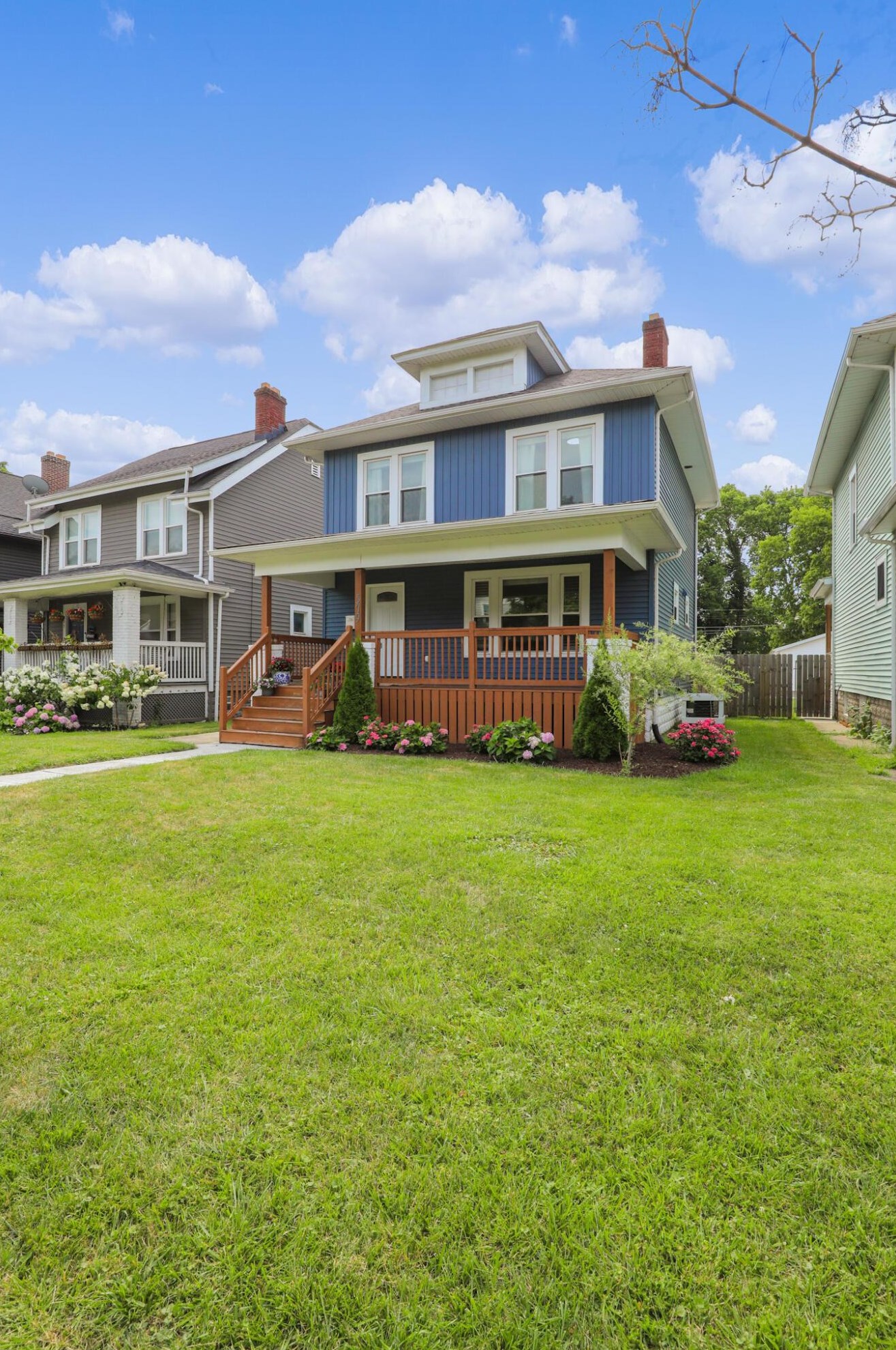 579 Fairwood Ave, Columbus OH 43205-2511 exterior