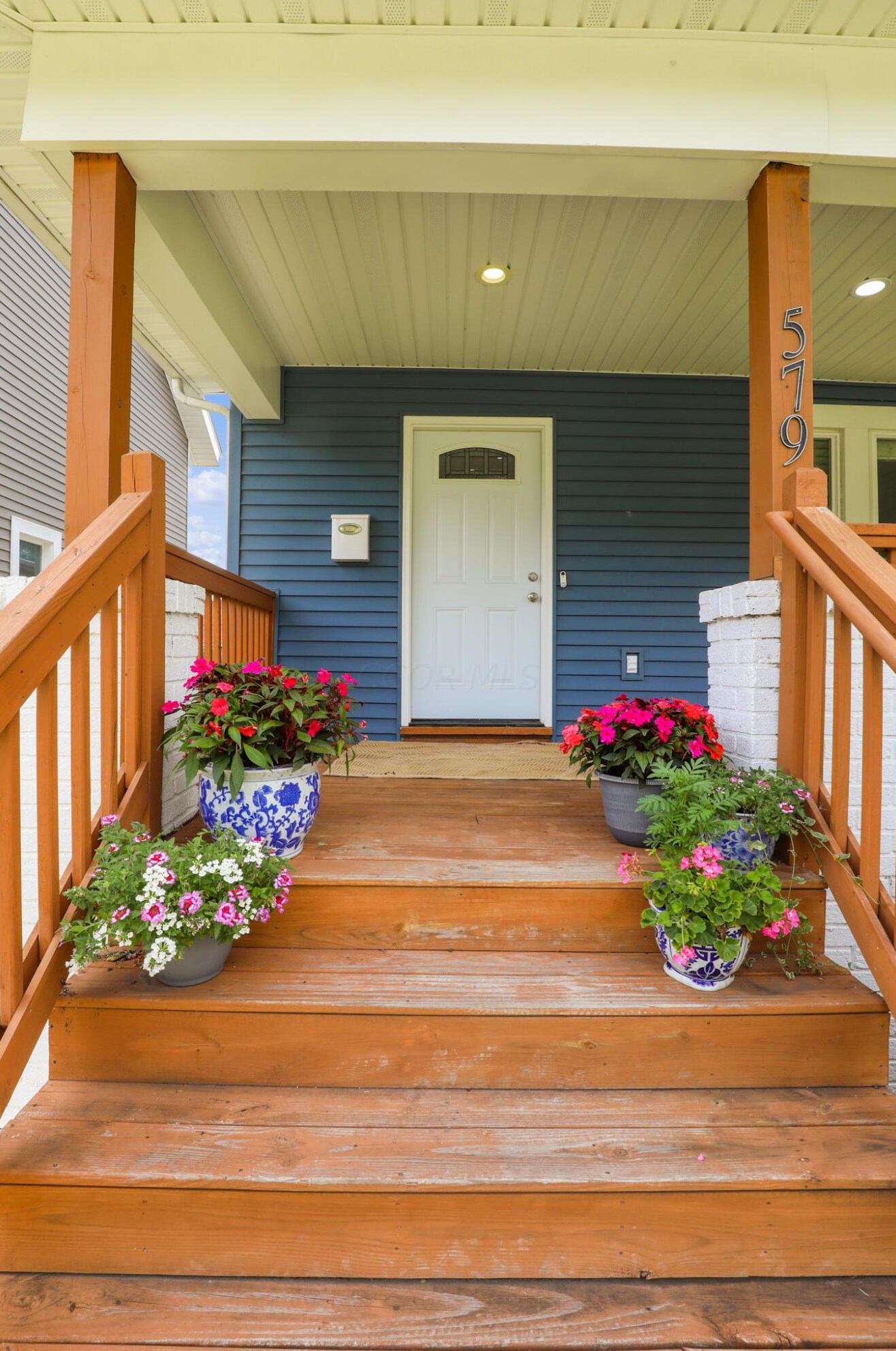 579 Fairwood Ave, Columbus OH 43205-2511 exterior