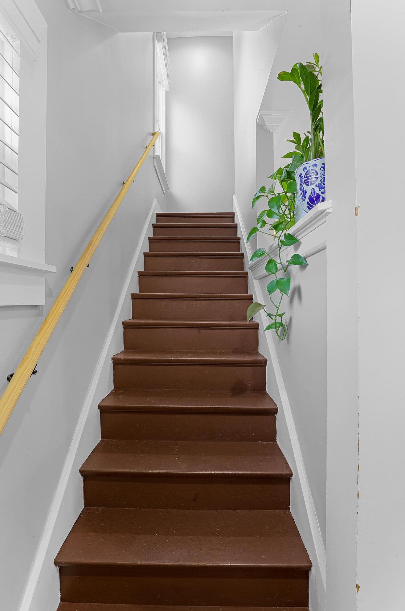 579 Fairwood Ave, Columbus OH 43205-2511 exterior